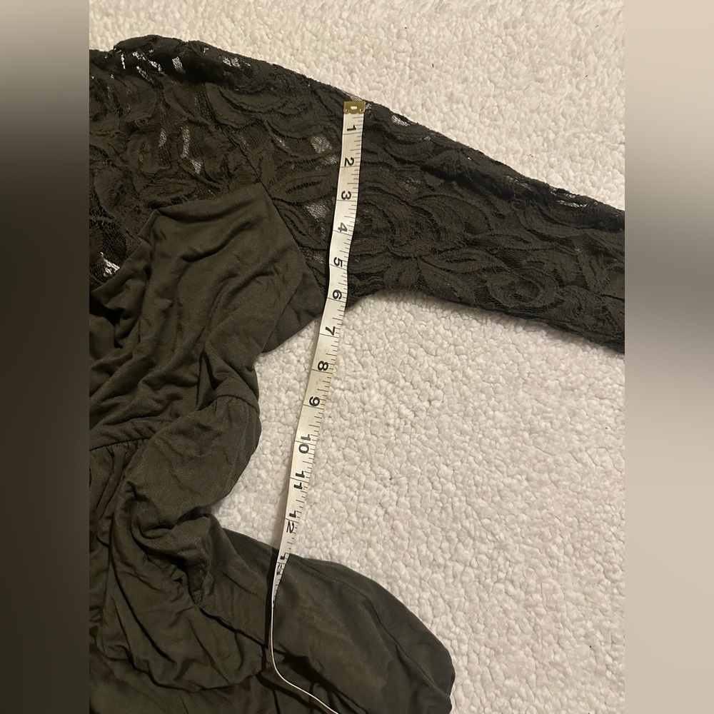 PinkBlush Women’s Long Green Dress Size Medium with  Lace Arms Key Hole back - Picture 11 of 13